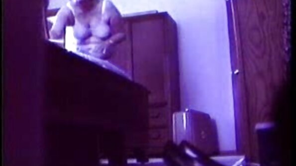Oiled bitch và đàn ông tàn bạo có vui vẻ khỏa thân trên nệm bơm hơi sex video nhật