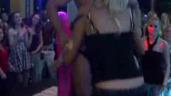 Georgie Lyall đặt ngoài trời bởi một lớn đen sex nhật xnxx vòi nước